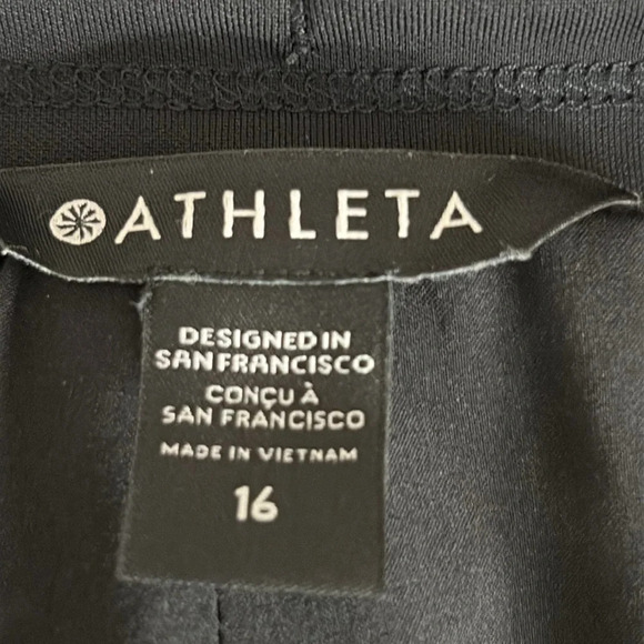 Athleta Apres Ski Quilted Short in Black - NWOT - Size 16 - Picture 6 of 8